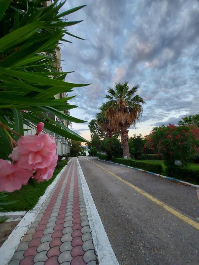 Batis Hotel Ливанатес Экстерьер фото